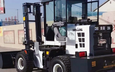 四驅(qū)越野叉車尾氣排放異常是因為什么？